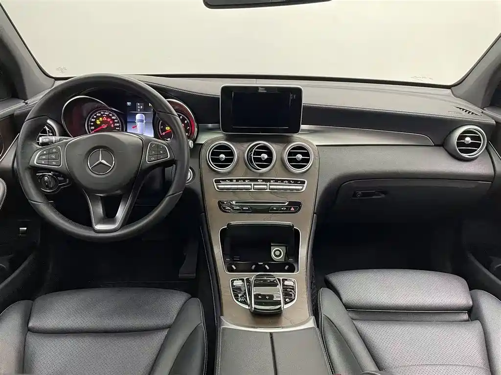 Mercedes-Benz GLC 2018 facelift GLC 300 4MATIC dynamic купить на сайте DeffCars