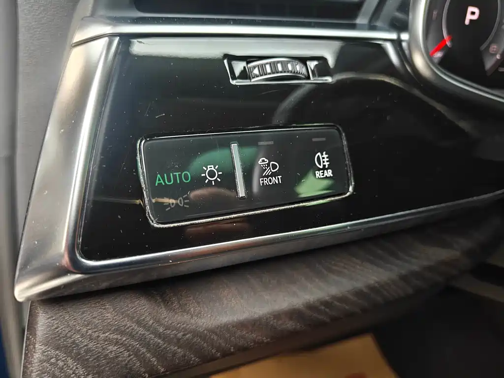 Audi Q8 2021 45 TFSI luxury and elegant model купить на сайте DeffCars