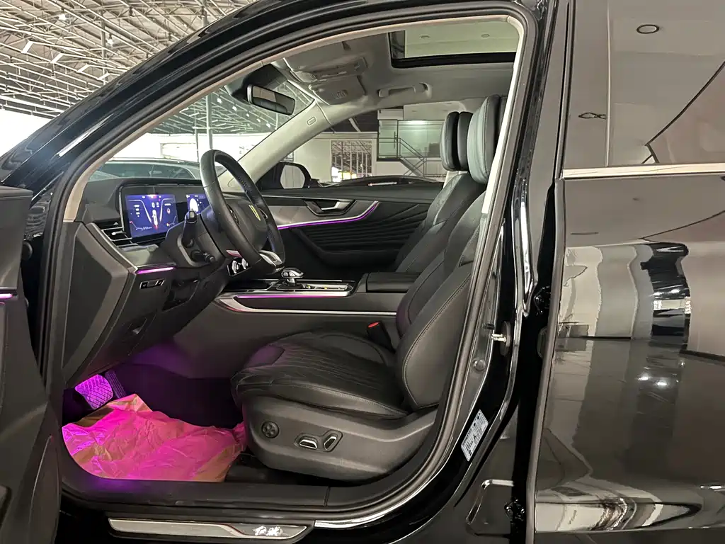 Hongqi HS5 2023 2.0T Qixiang Pro version купить на сайте DeffCars
