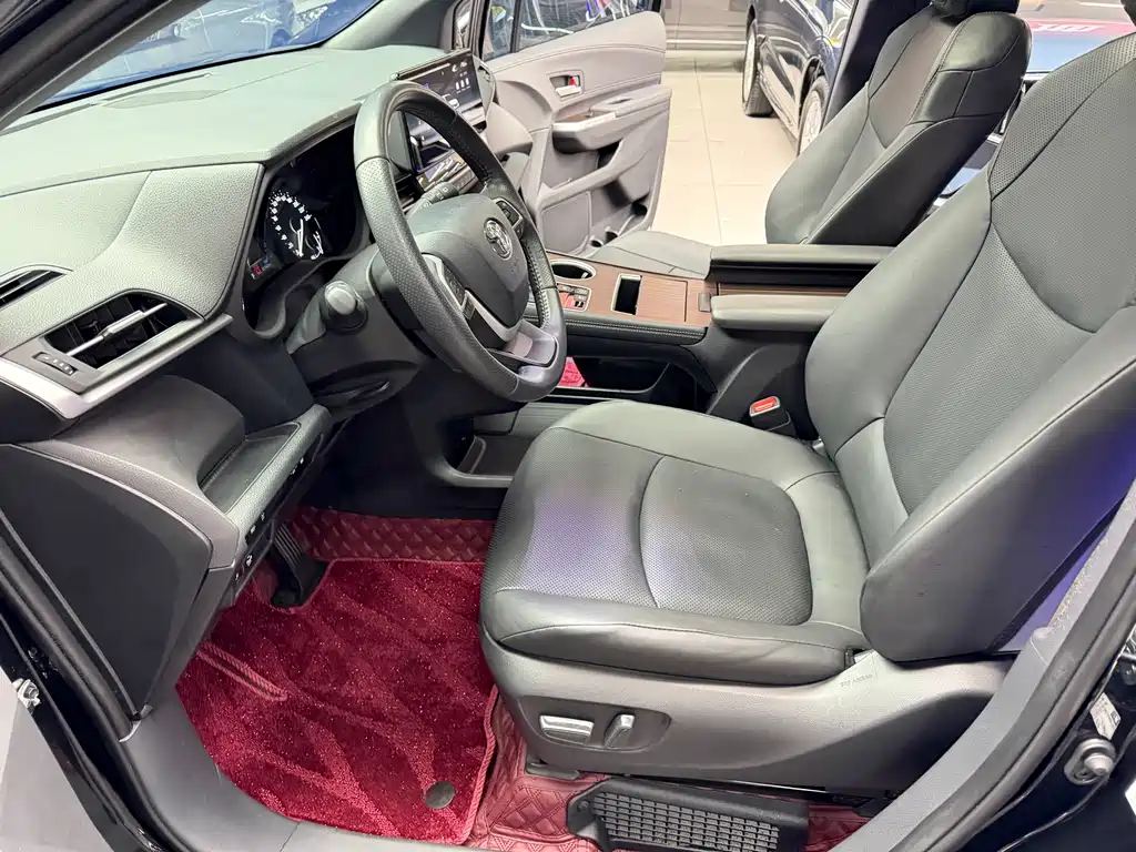 SIENNA 2024 2.5L Hybrid Deluxe Edition купить на сайте DeffCars