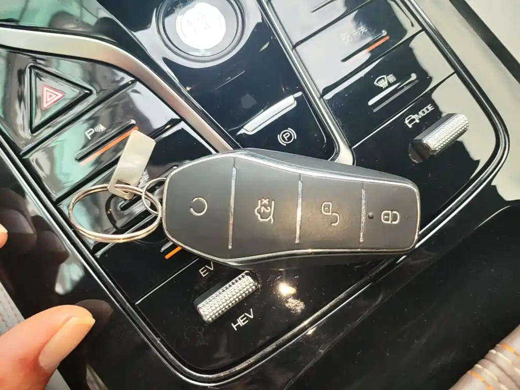 Qin Plus 2024 Honor Edition DM-i 55KM Leading Type купить на сайте DeffCars