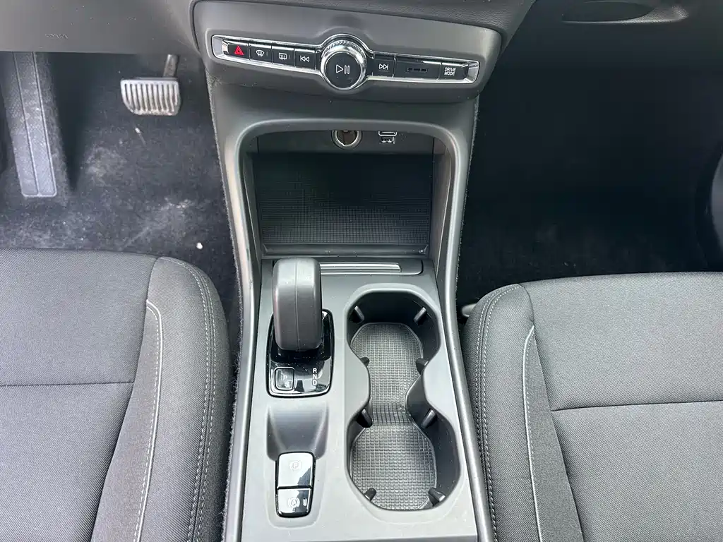 Volvo XC40 2022 T4 four-wheel drive smart travel fashion version купить на сайте DeffCars