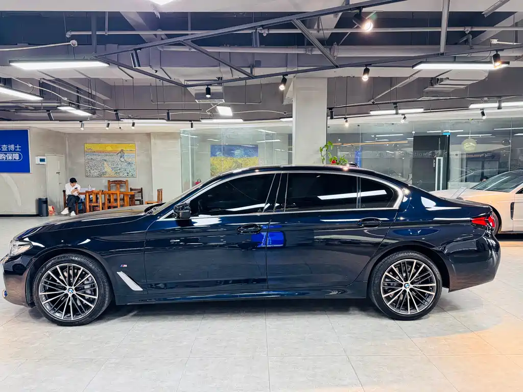 BMW 5 Series 2023 530Li Leading M Sports Package купить на сайте DeffCars