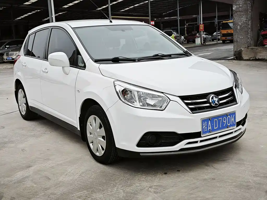 Venucia R50 2015 1.6L automatic fashion version купить на сайте DeffCars