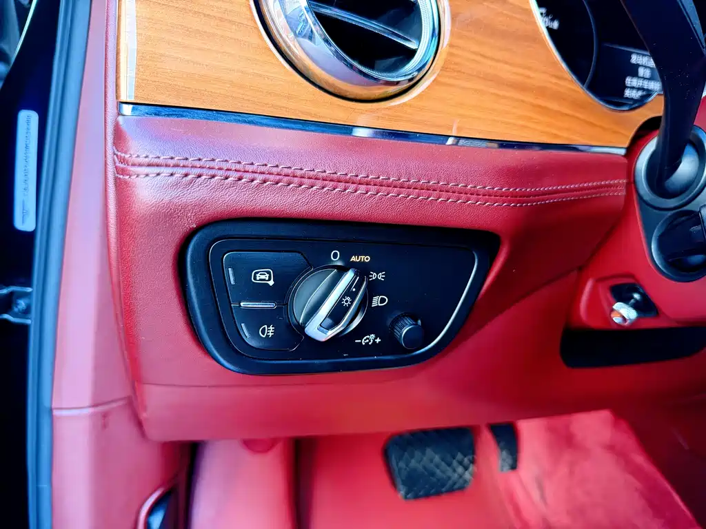 Bentayga 2021 4.0T V8 купить на сайте DeffCars