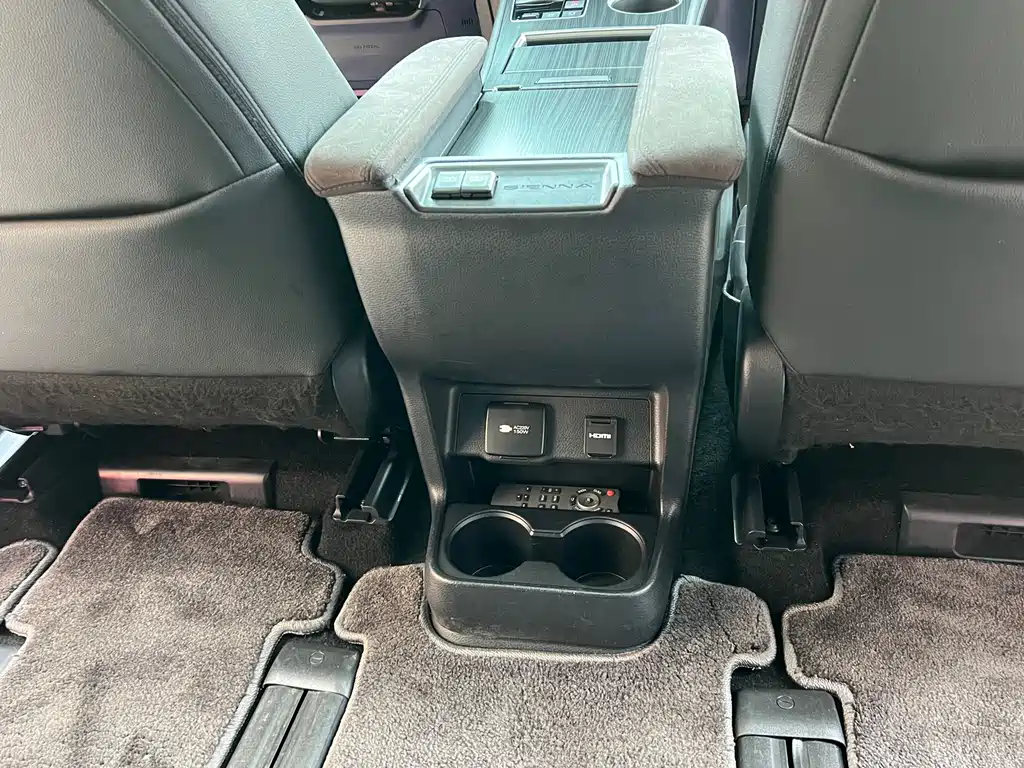 SIENNA 2023 2.5L Hybrid Platinum Edition купить на сайте DeffCars