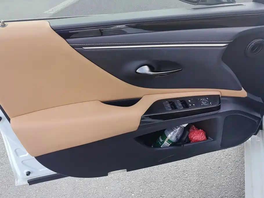 Lexus ES 2022 200 Excellence Edition купить на сайте DeffCars