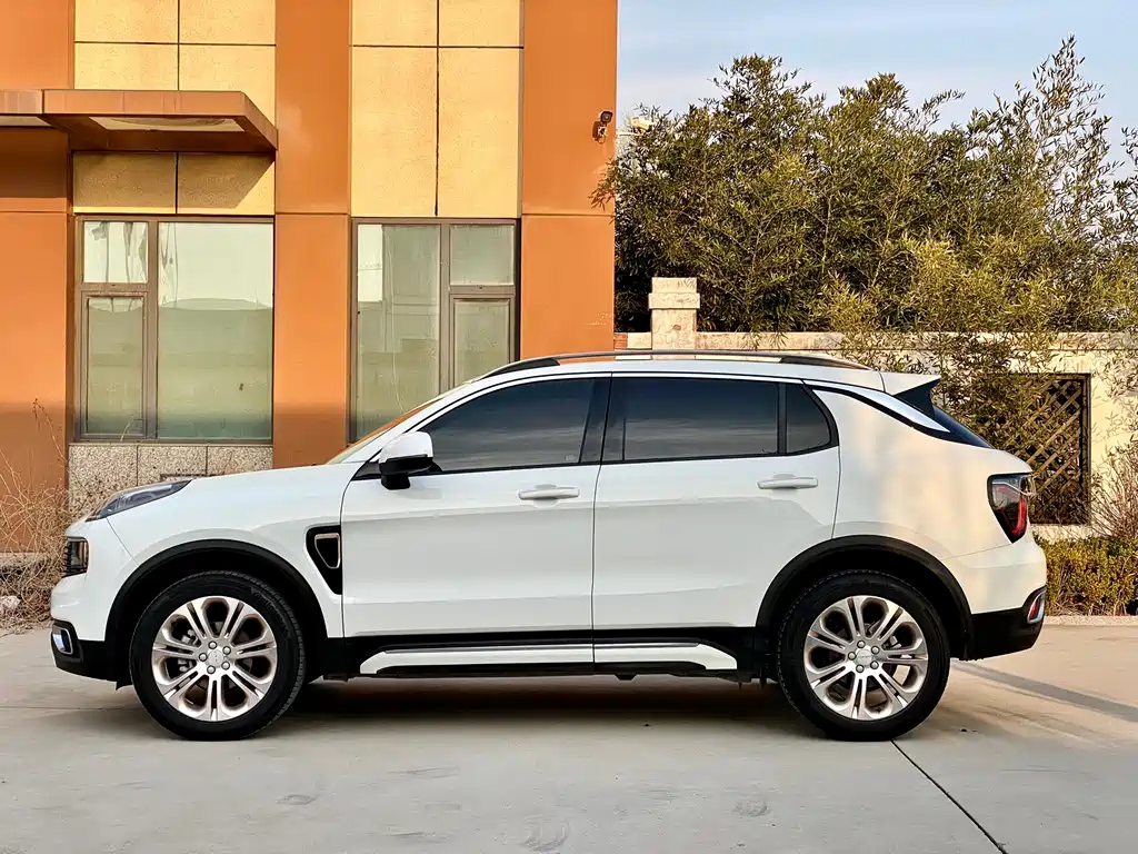 Lynk & Co 01 2017 2.0T two-wheel drive Pro version купить на сайте DeffCars