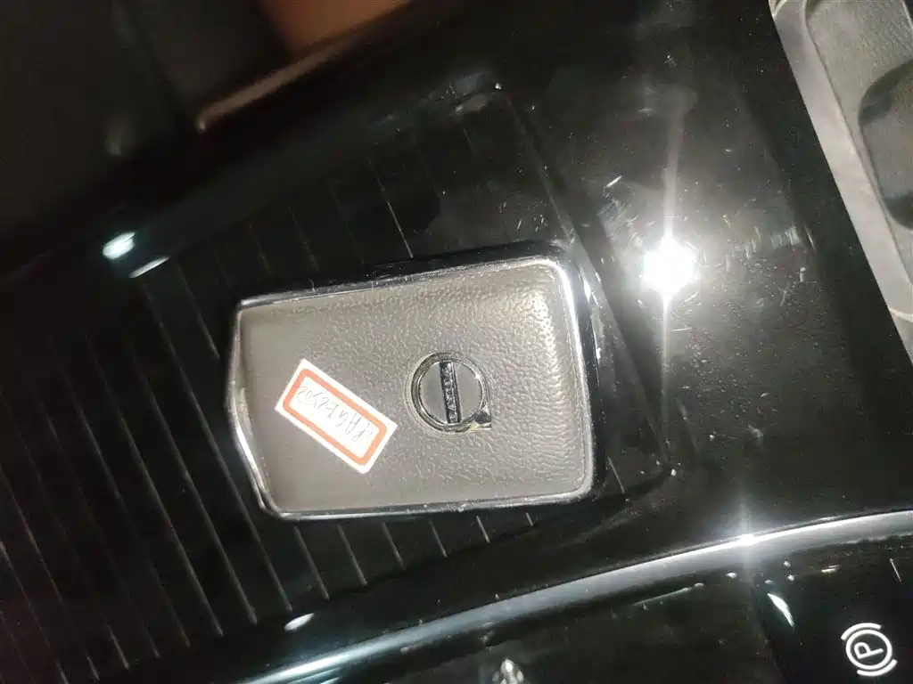 Volvo S60 plug-in hybrid 2021 T8 E-drive hybrid four-wheel drive Zhiyi luxury version купить на сайте DeffCars