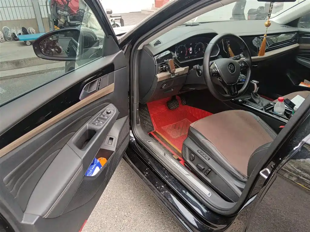 Passat 2020 facelift 330TSI Deluxe Edition National VI купить на сайте DeffCars