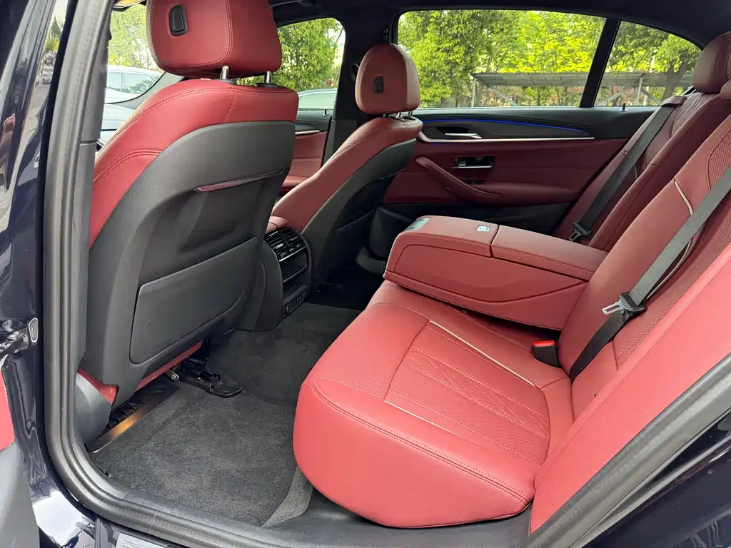 BMW 5 Series 2022 530Li Leading M Sports Package купить на сайте DeffCars