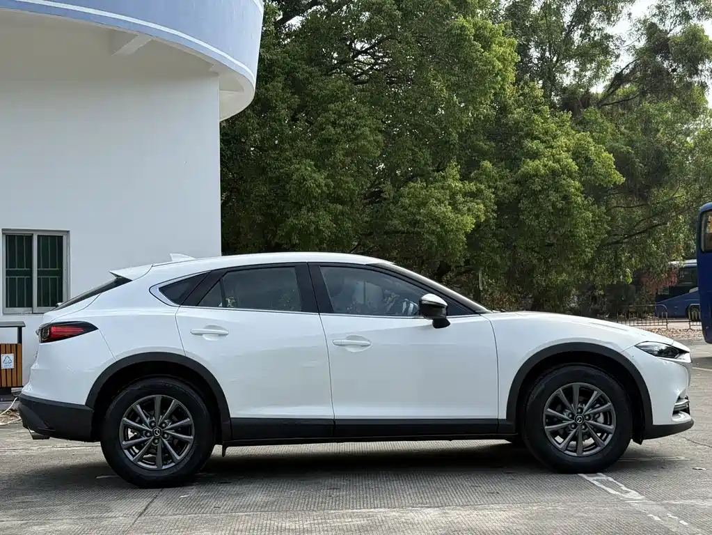 Mazda CX-4 2021 2.0L automatic two-wheel drive Blue Sky Vitality Edition купить на сайте DeffCars