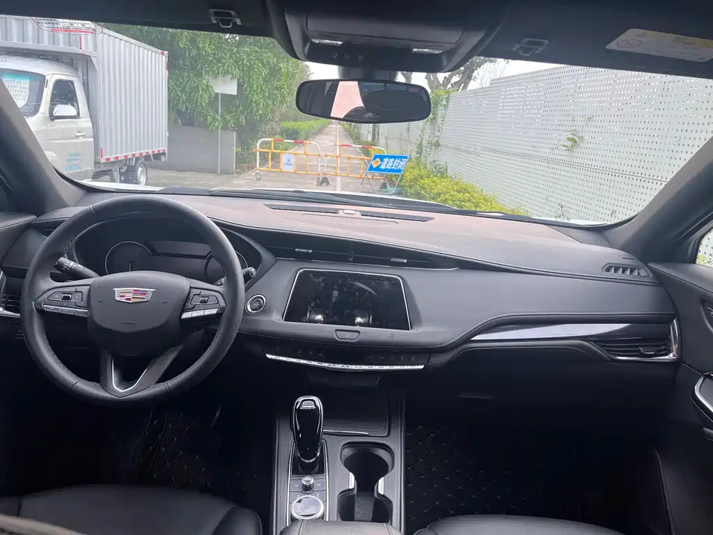 Cadillac XT4 2021 28T two-wheel drive technology купить на сайте DeffCars