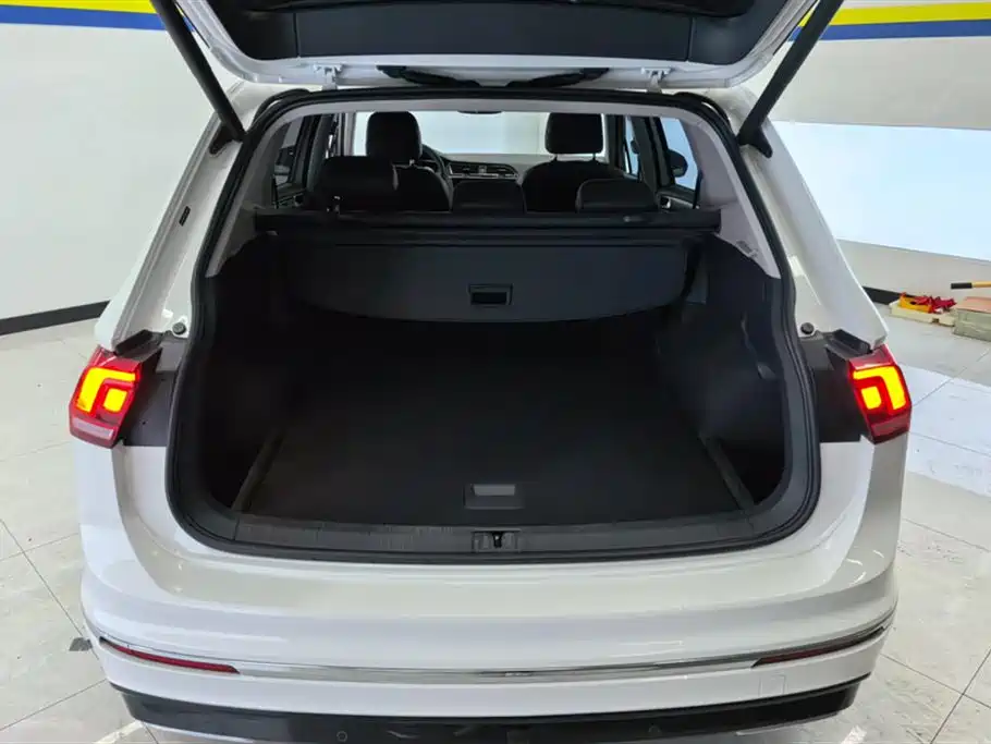 Tiguan L 2021 330TSI automatic two-wheel drive R-Line version купить на сайте DeffCars