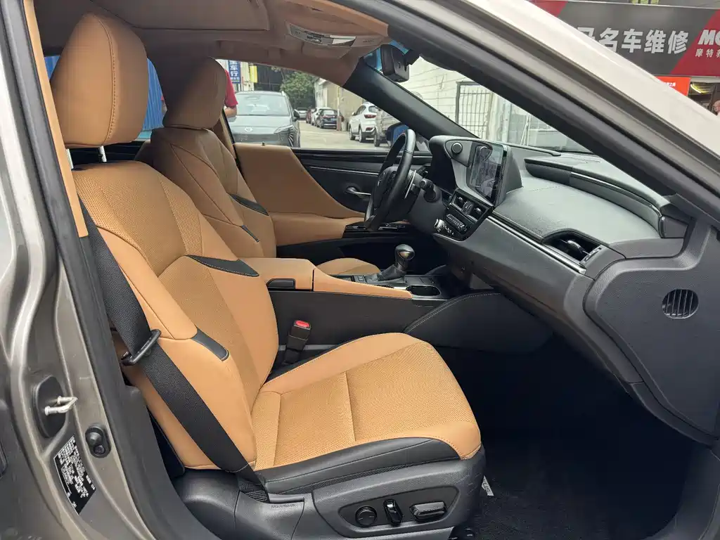Lexus ES 2023 200 Excellence Edition купить на сайте DeffCars
