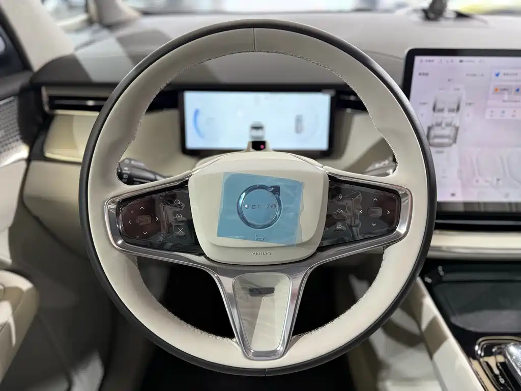 Volvo EM90 2025 Ultra six-seater купить на сайте DeffCars