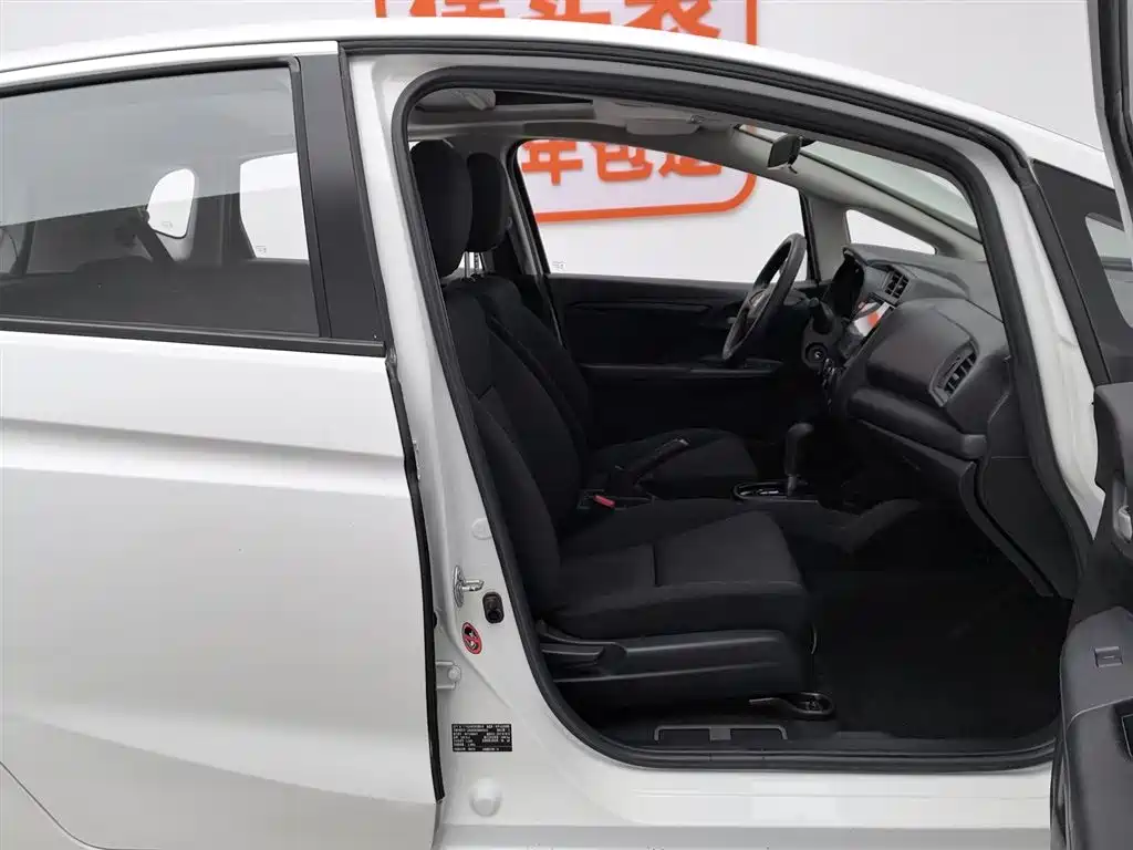 Fit 2016 1.5L LXS CVT Comfort Sunroof Edition купить на сайте DeffCars