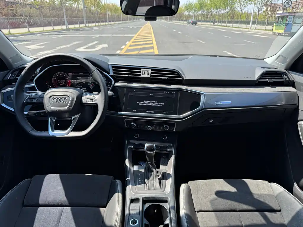 Audi Q3 2021 35 TFSI Fashionable and Dynamic купить на сайте DeffCars