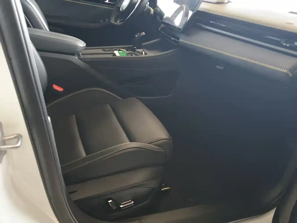Lynk & Co 03 2023 1.5TD DCT Pro купить на сайте DeffCars