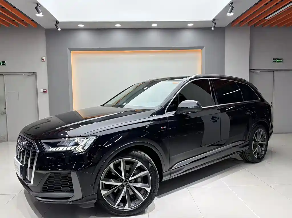 Audi Q7 2021 55 TFSI quattro S line sports version купить на сайте DeffCars