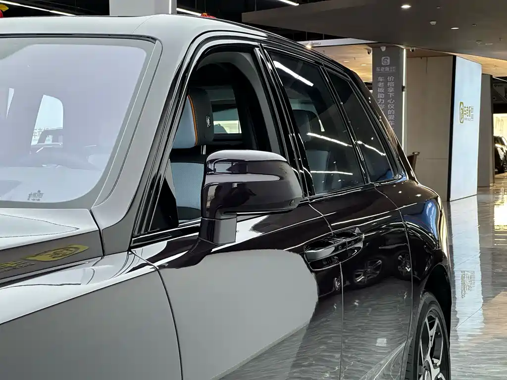 Cullinan 2024 Black Badge купить на сайте DeffCars