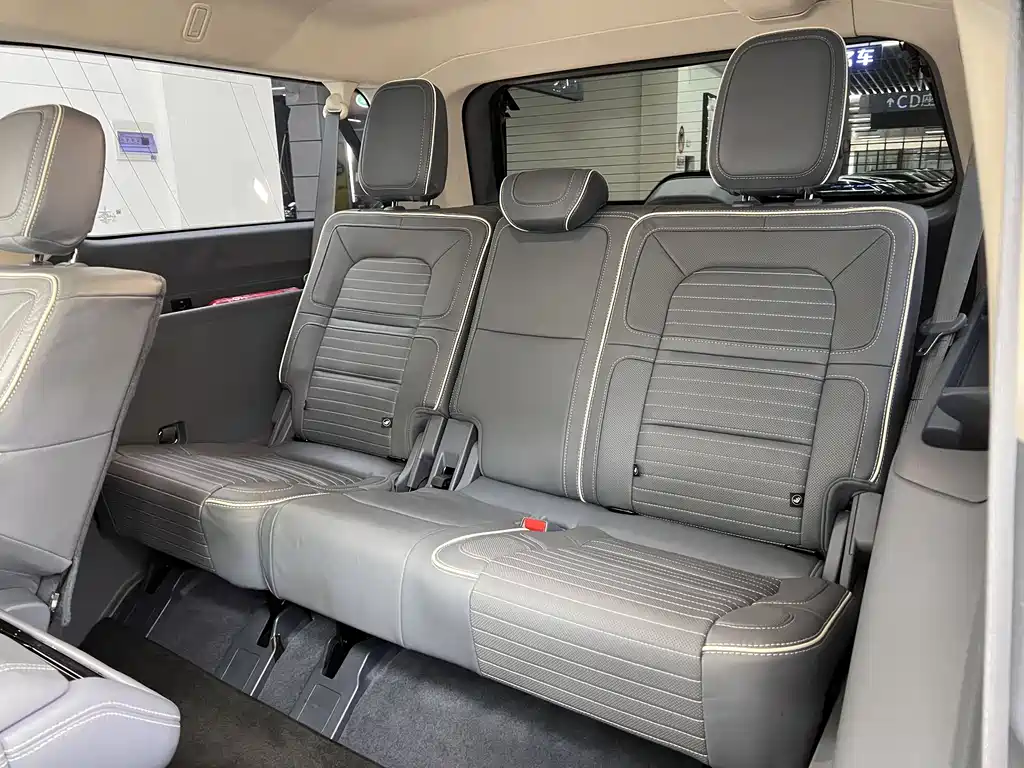 Navigator 2022 3.5T Long Axis Presidential Edition купить на сайте DeffCars