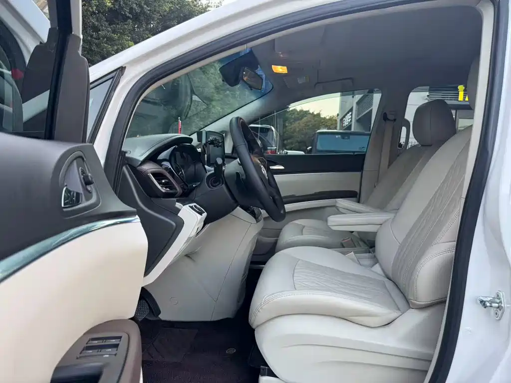 Buick GL8 2022 Land Business Class 652T Comfort купить на сайте DeffCars