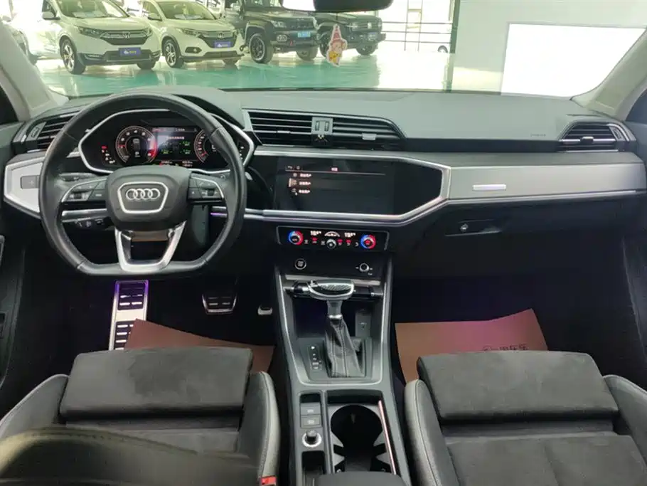 Audi Q3 2022 40 TFSI Fashionable and Dynamic купить на сайте DeffCars