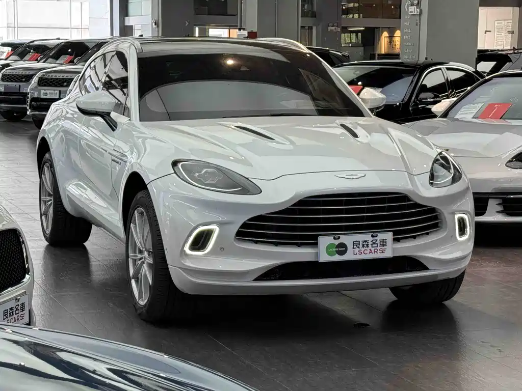 Aston Martin DBX 2023 3.0T STRAIGHT-SIX купить на сайте DeffCars