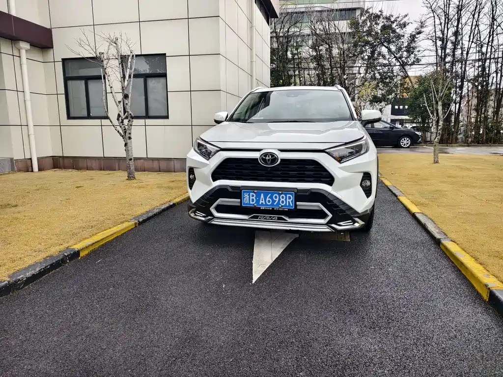 RAV4 Rongfang 2020 2.0L CVT two-wheel drive fashion version купить на сайте DeffCars