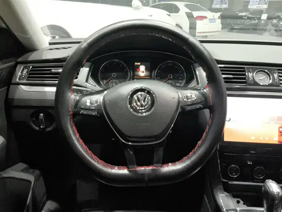 Passat 2016 330TSI DSG Royal Edition купить на сайте DeffCars