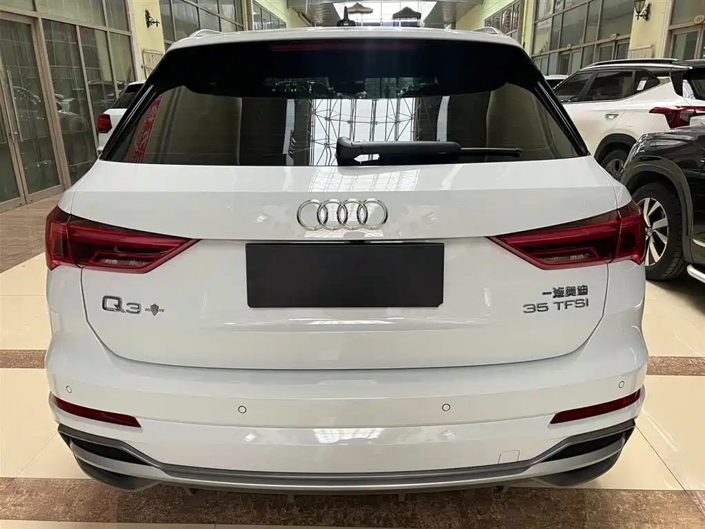 Audi Q3 2022 35 TFSI Fashionable and Dynamic купить на сайте DeffCars