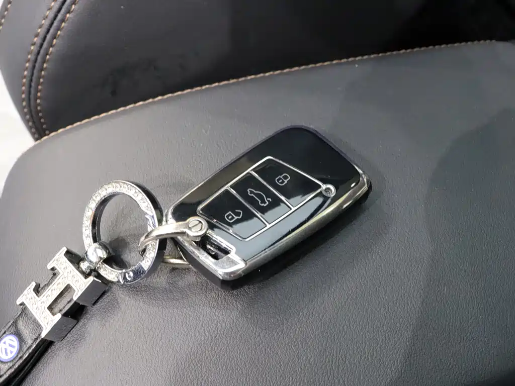 Magotan 2023 2 million commemorative edition 330TSI DSG luxury model купить на сайте DeffCars