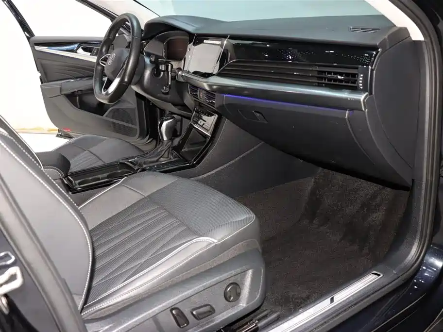 Passat 2023 facelift 330TSI luxury version купить на сайте DeffCars