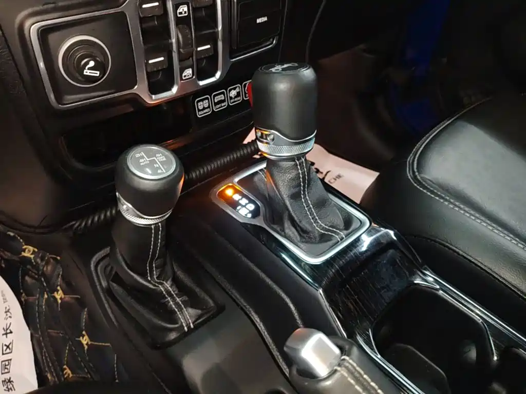 Wrangler 2018 2.0T Sahara four-door version купить на сайте DeffCars