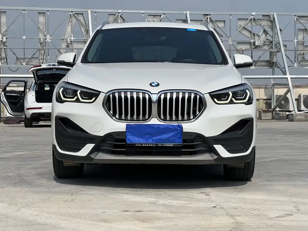 BMW X1 2022 sDrive25Li Leading Model купить на сайте DeffCars