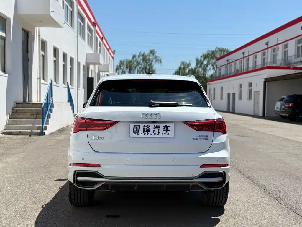 Audi Q3 2023 35 TFSI Fashionable and Dynamic (1.5T) купить на сайте DeffCars