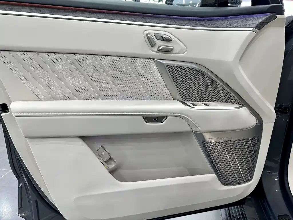 Ledo L90 2025 Ultra six-seater version купить на сайте DeffCars