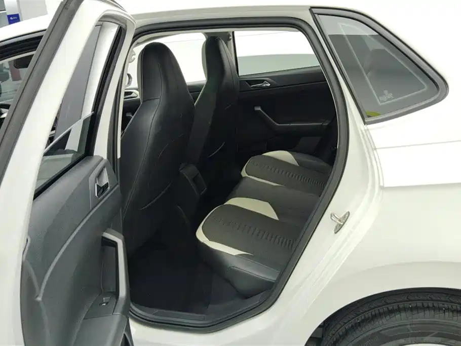 Polo 2021 Plus 1.5L Automatic Colorful Technology Edition купить на сайте DeffCars