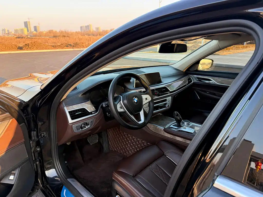 BMW 7 Series 2021 740Li Leading Luxury Package купить на сайте DeffCars