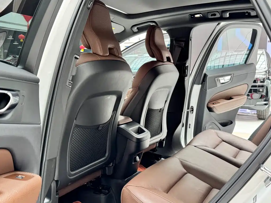Volvo XC60 2022 B5 four-wheel drive Zhiyuan Deluxe Edition купить на сайте DeffCars