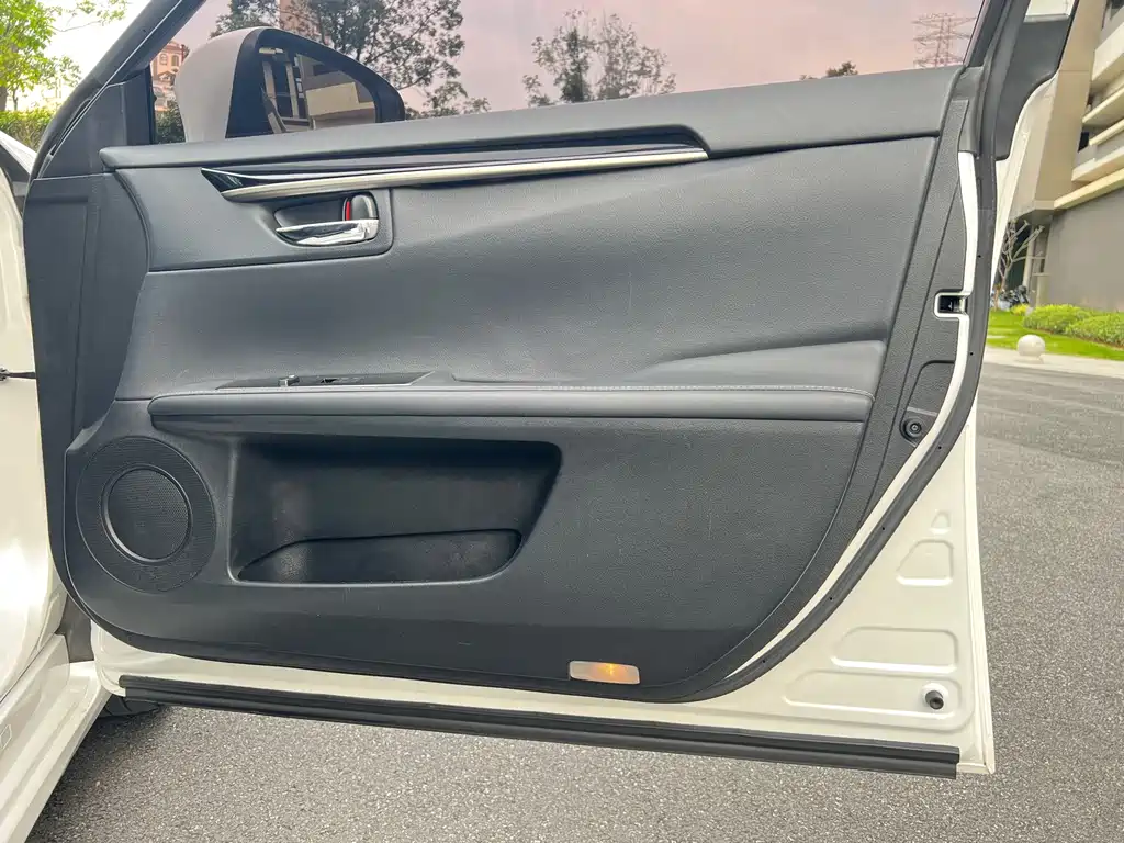Lexus ES 2015 300h Comfort Edition купить на сайте DeffCars