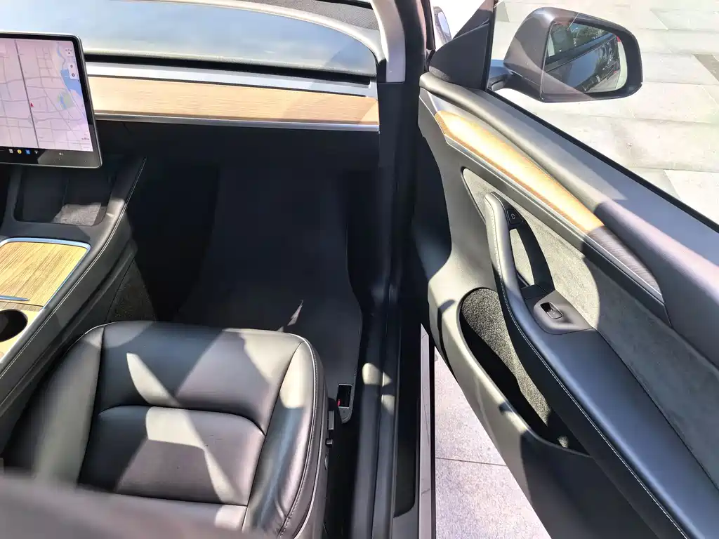 Model Y 2021 long-range all-wheel drive version 3D7 купить на сайте DeffCars