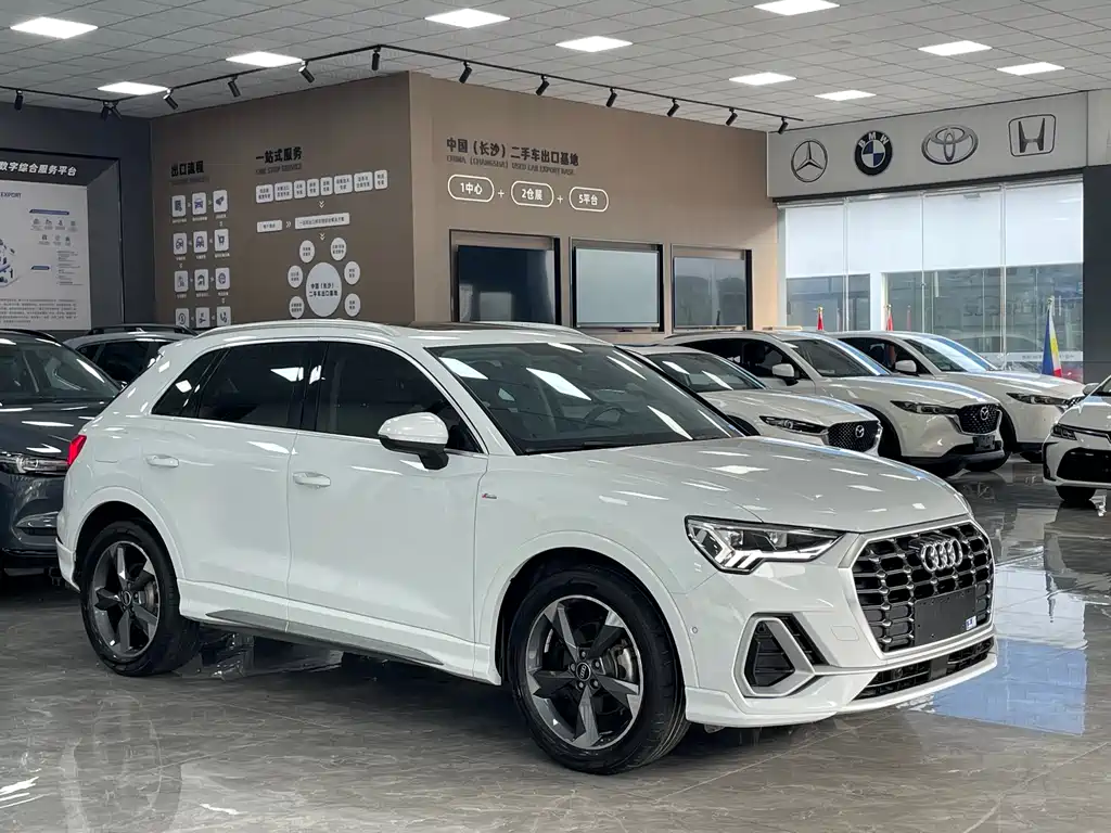 Audi Q3 2022 35 TFSI Fashionable and Dynamic купить на сайте DeffCars