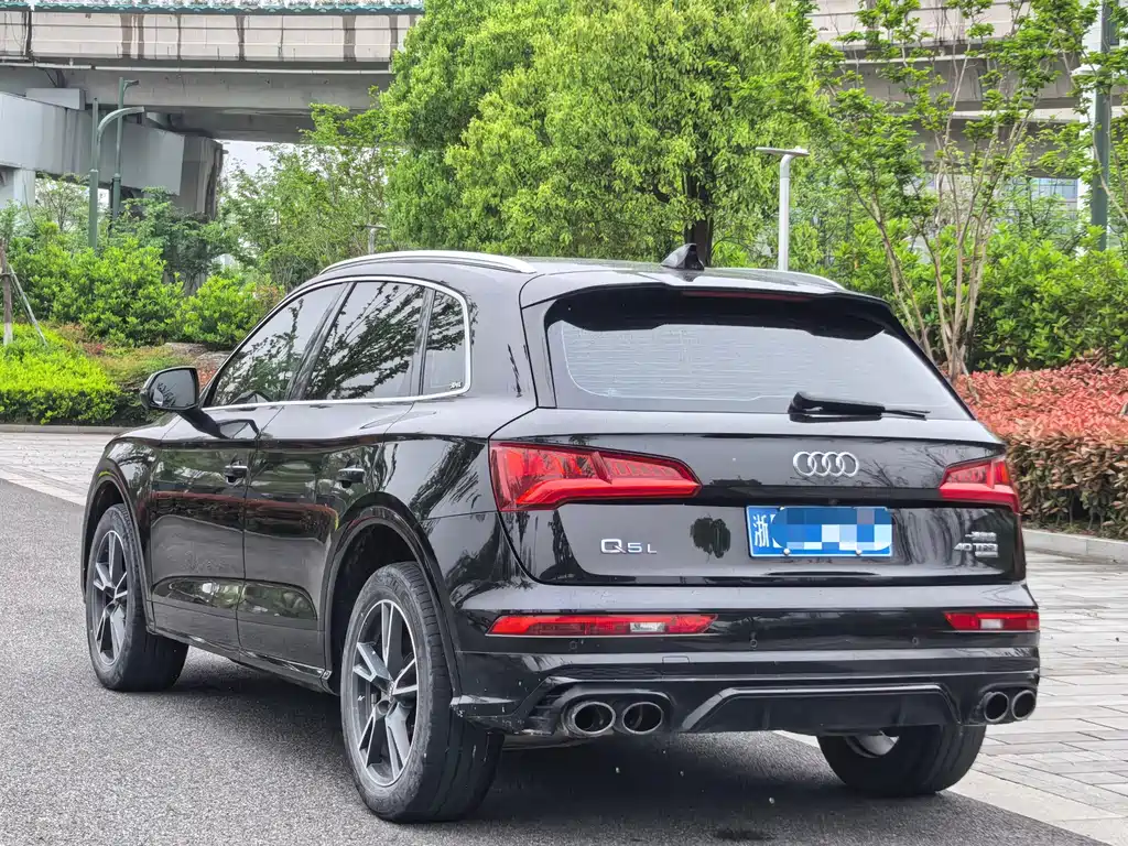 Audi Q5L 2020 40 TFSI enjoys fashionable style купить на сайте DeffCars
