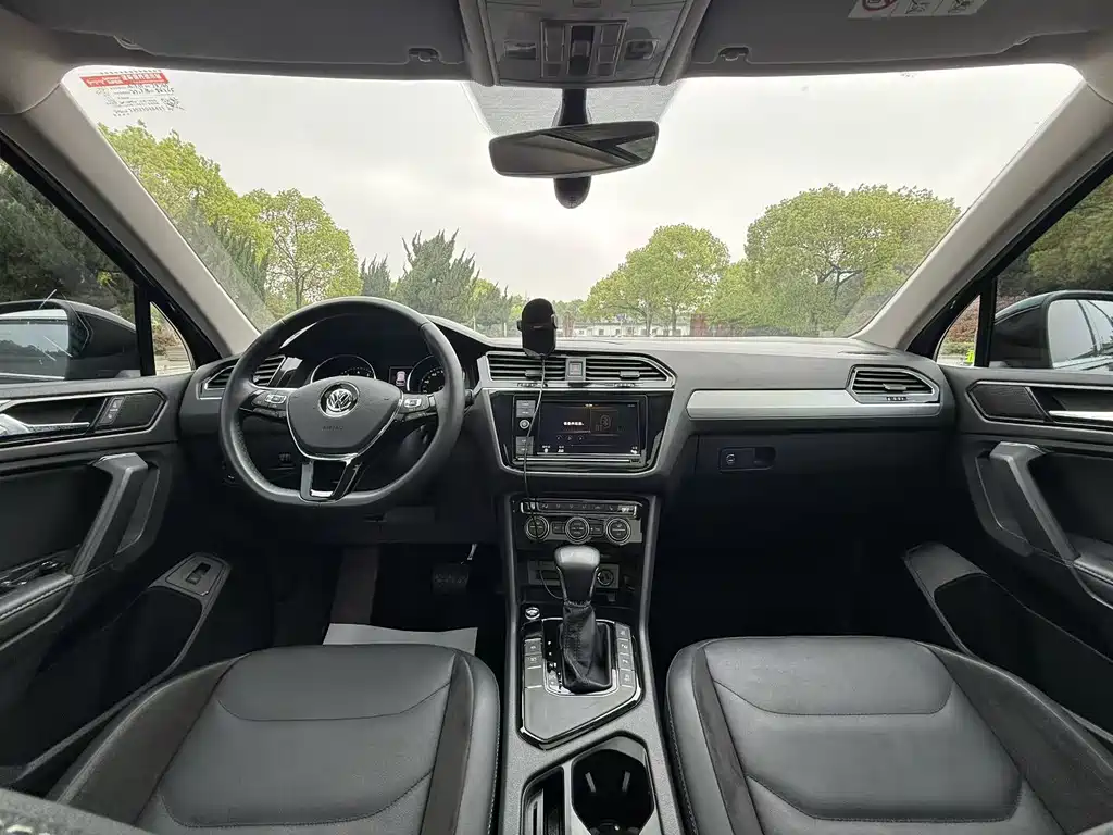 Tiguan L 2019 330TSI automatic two-wheel drive smart luxury version National VI купить на сайте DeffCars