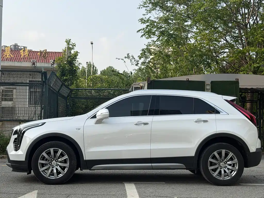 Cadillac XT4 2020 28T two-wheel drive leading model купить на сайте DeffCars