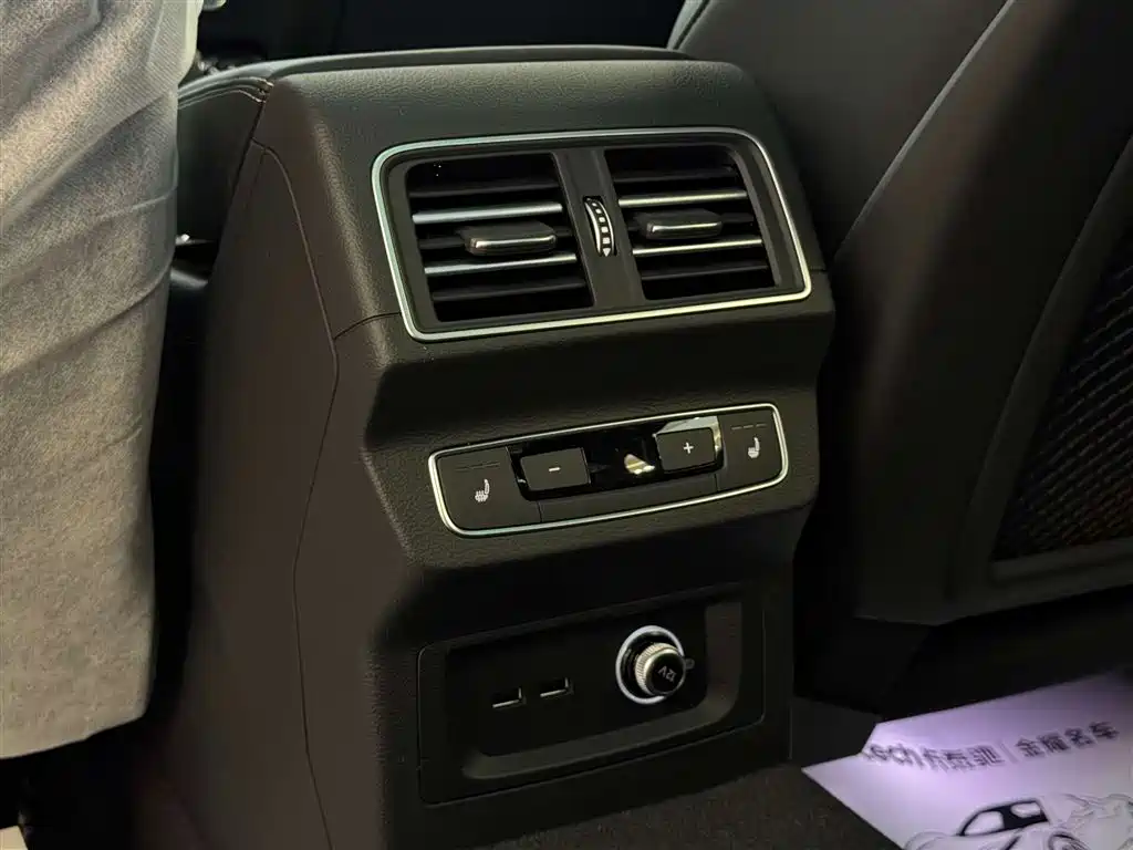 Audi Q5L 2025 45th Anniversary Collector's Edition 45 TFSI Luxurious and Dynamic купить на сайте DeffCars