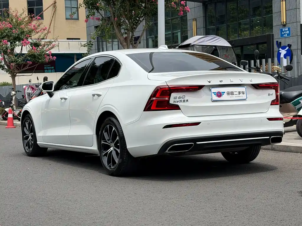 Volvo S60 2022 B4 Zhiyi Deluxe Edition купить на сайте DeffCars