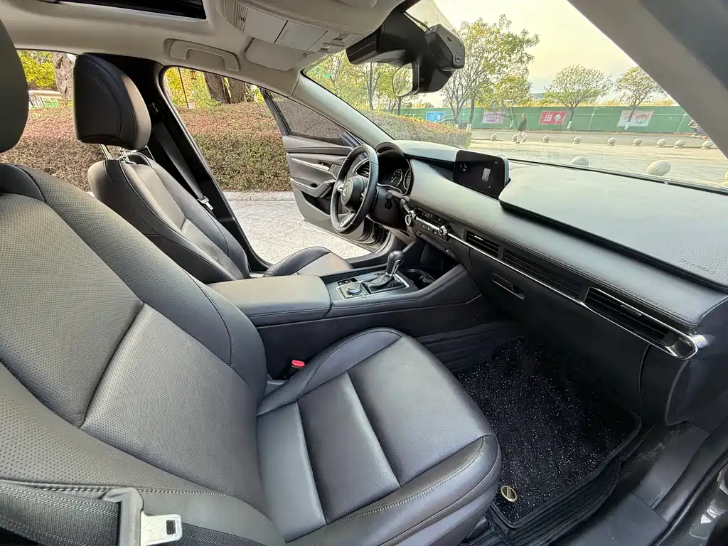 Mazda3 Angkesela 2023 2.0L Automatic Premium Edition купить на сайте DeffCars